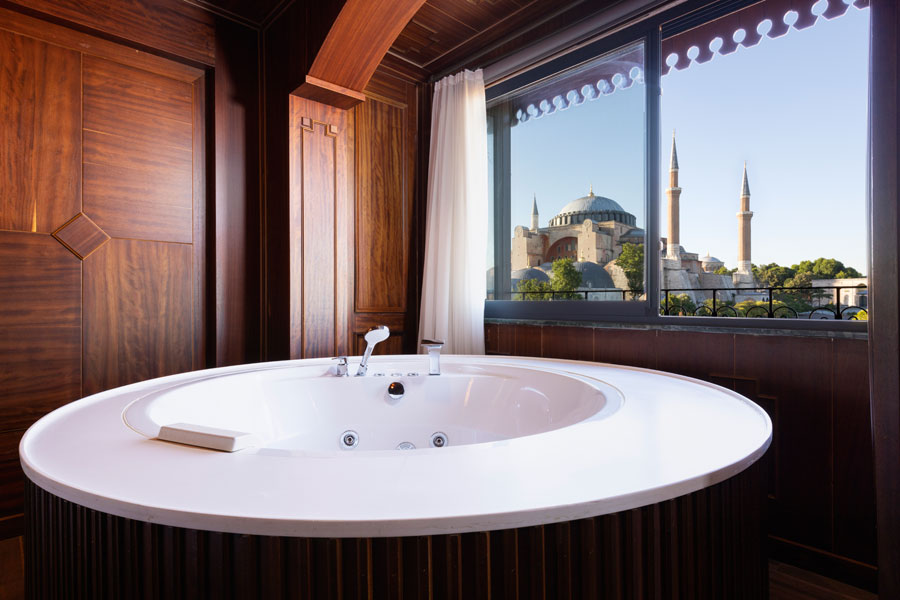Visit the historic district of Istanbul Sultanahmet
